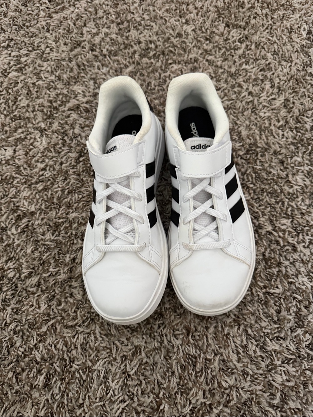 Kids sz 4 Adidas